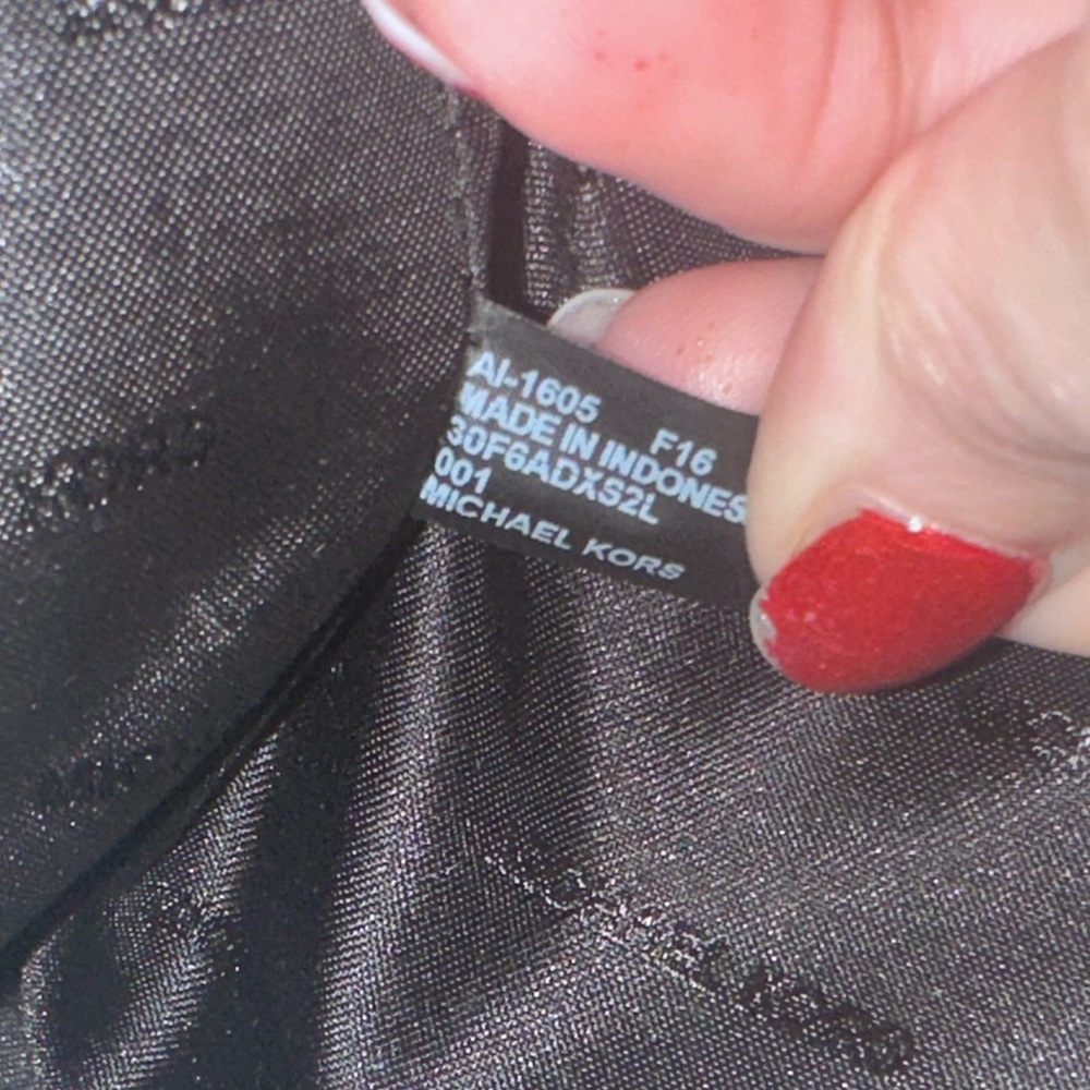 Michael Kors Selma Bag w/Diamond Grommets & MK Quilted Long Wallet MSRP: $558 - Picture 13 of 16